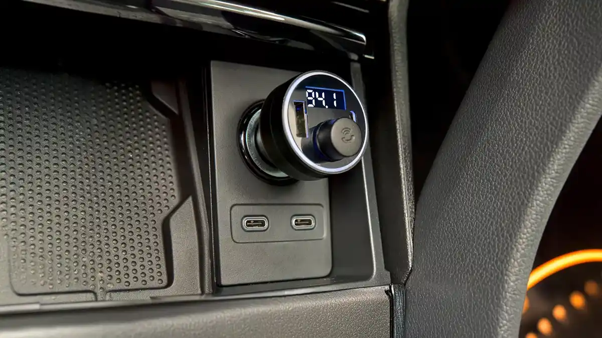 Bild 1 von RIDE+GO FM-Transmitter / Ladegerät / Smartphonehalterung