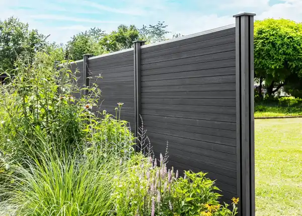 Bild 3 von WPC-Sichtschutzzaun CORTEZA - 5x Element + 6x Pfosten - Grau