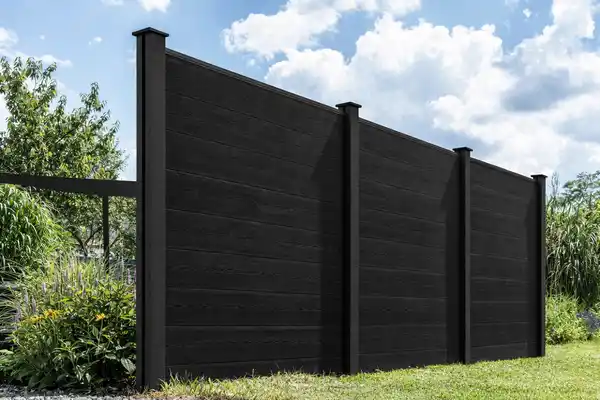 Bild 2 von WPC-Sichtschutzzaun CORTEZA - 5x Element + 6x Pfosten - Schwarz