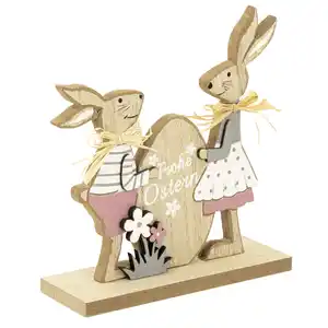 Deko-Osterhasen mit Osterei