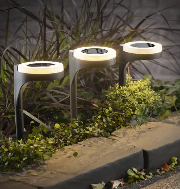 Bild 3 von IDEENWELT 3er Set Solar-Wegeleuchte