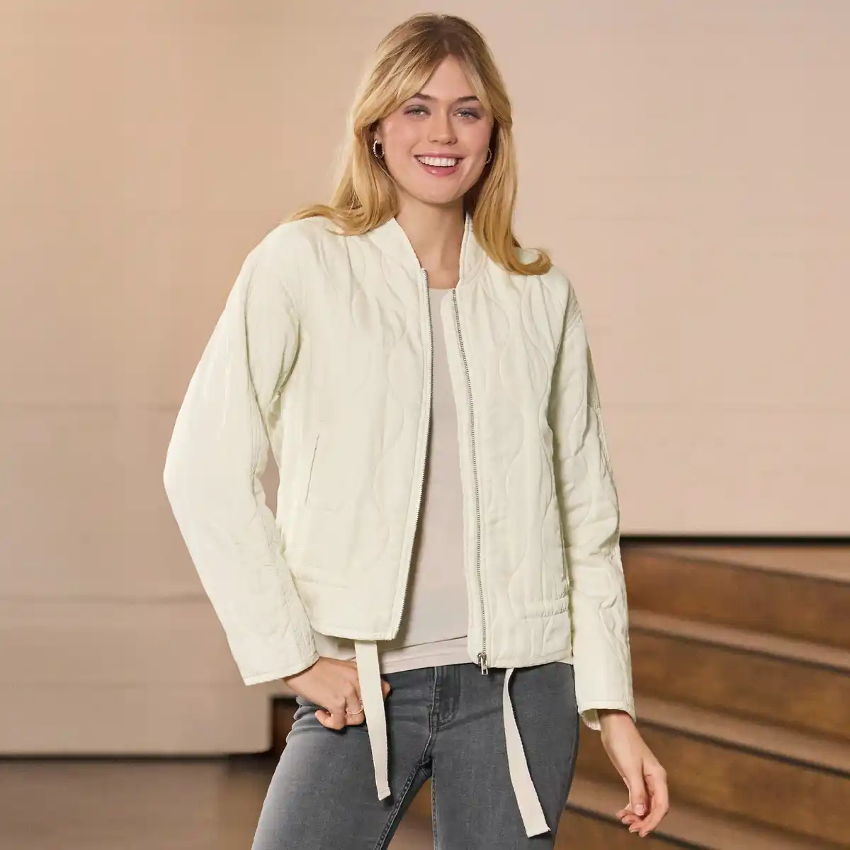 Bild 1 von Damen-Steppjacke mit seitlichen Eingriffstaschen