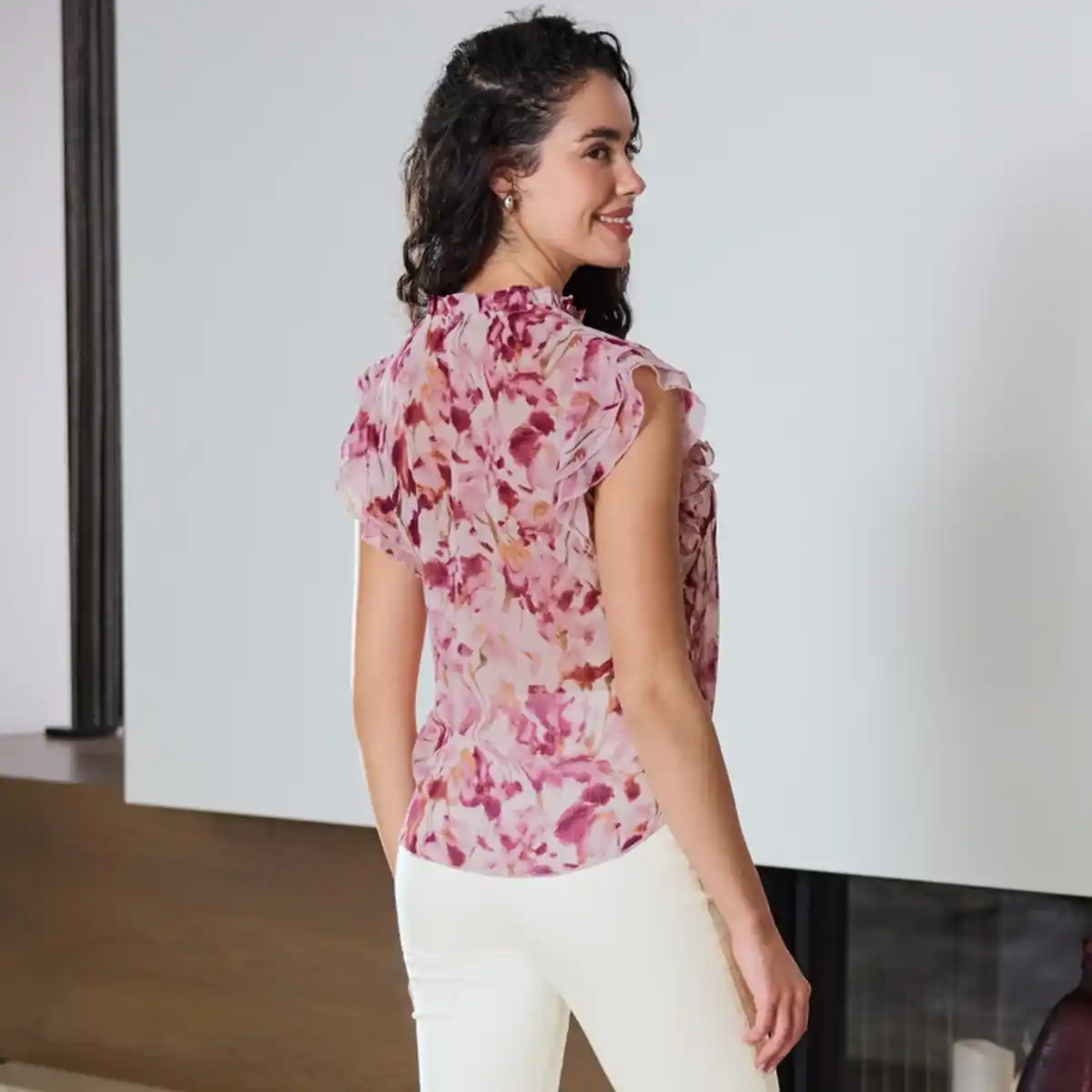 Bild 4 von Damen-Bluse mit Volant-Detail