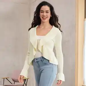 Damen-Strickjacke mit Rüschen