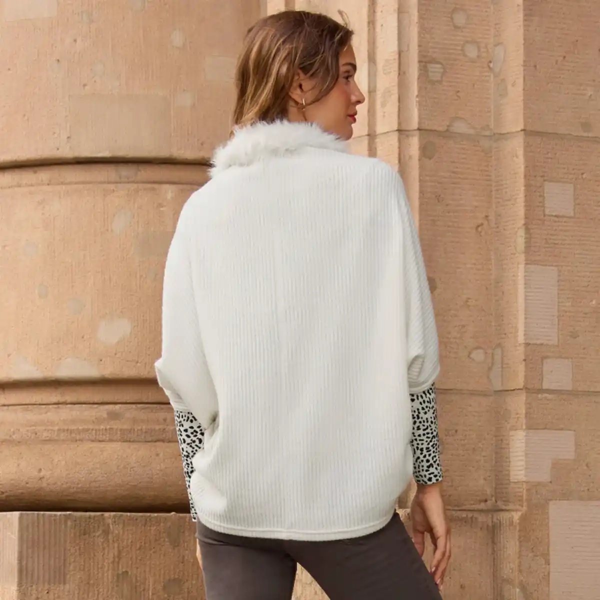 Bild 4 von Damen-Cardigan mit Kunstfell-Kragen