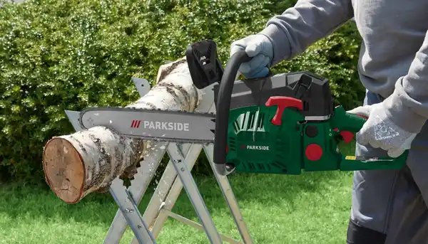 Bild 2 von PARKSIDE® Benzin-Kettensäge »PBKS 46 B2«