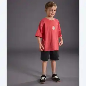 Kinder-Jungen-Bermudas mit gewebtem Label
