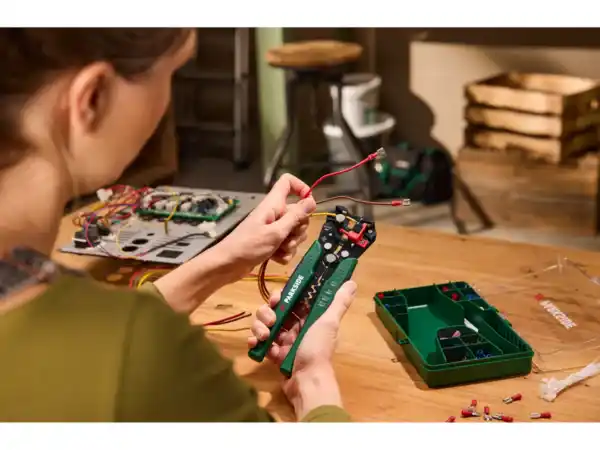 Bild 2 von PARKSIDE Automatik-Abisolier- und Crimpzangen-Set