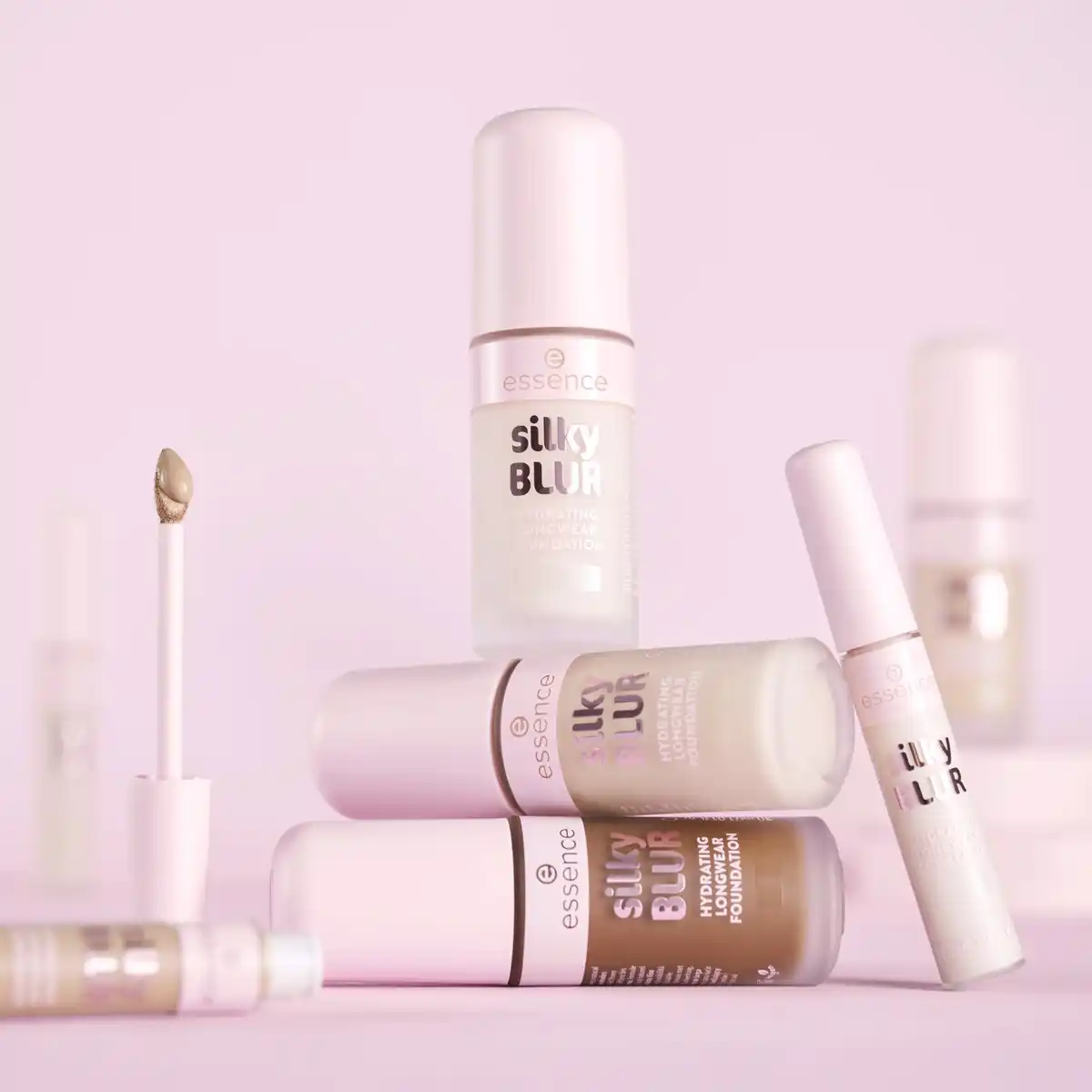 Bild 4 von essence Silky BLUR HYDRATING LONGWEAR FOUNDATION - 110, 30 ml