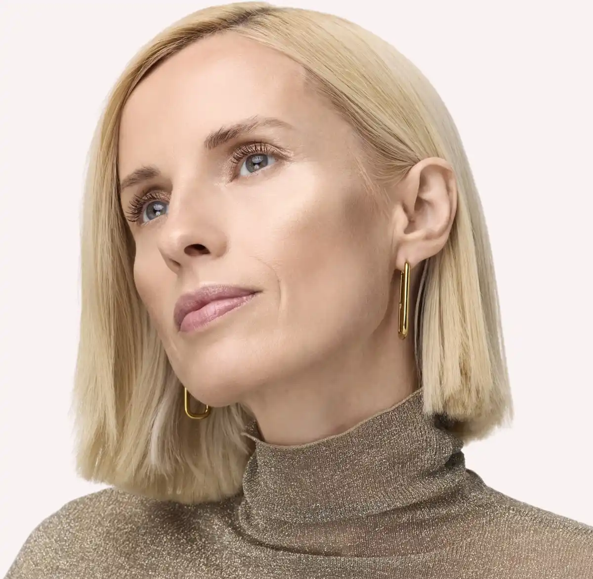 Bild 3 von Catrice More Than Glow Liquid Highlighter 010 Pearl Glaze, 10,5 ml