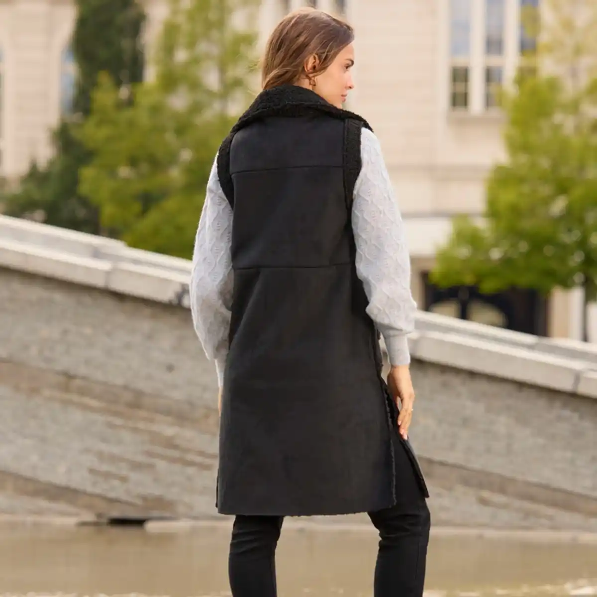 Bild 4 von Damen-Outdoor-Weste mit Kunstfell