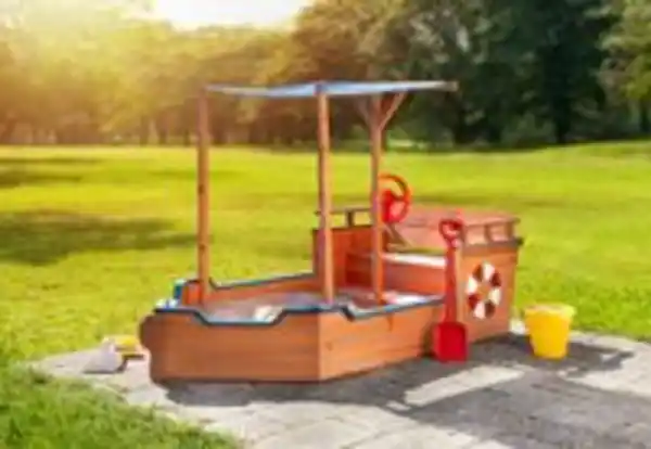 Bild 2 von Sandkasten Schiffsoptik aus 100% massivem Tannenholz, ca.160cm x 78 cm x 100 cm