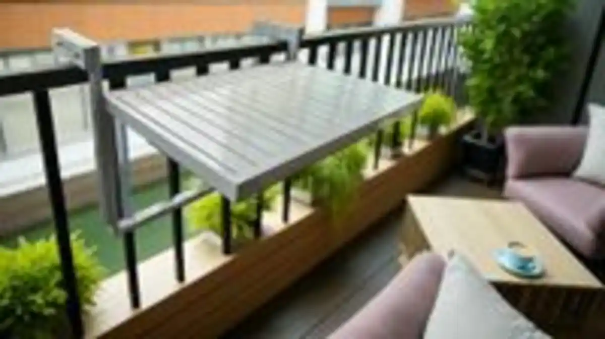 Bild 2 von Klappbarer Balkon-Hängetisch aus FSC Akazienholz, ca. 64 x 76 x 51 cm – Hellgrau