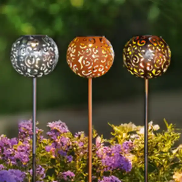 Bild 2 von LED-Solar-Gartenstecker aus Metall - Gold