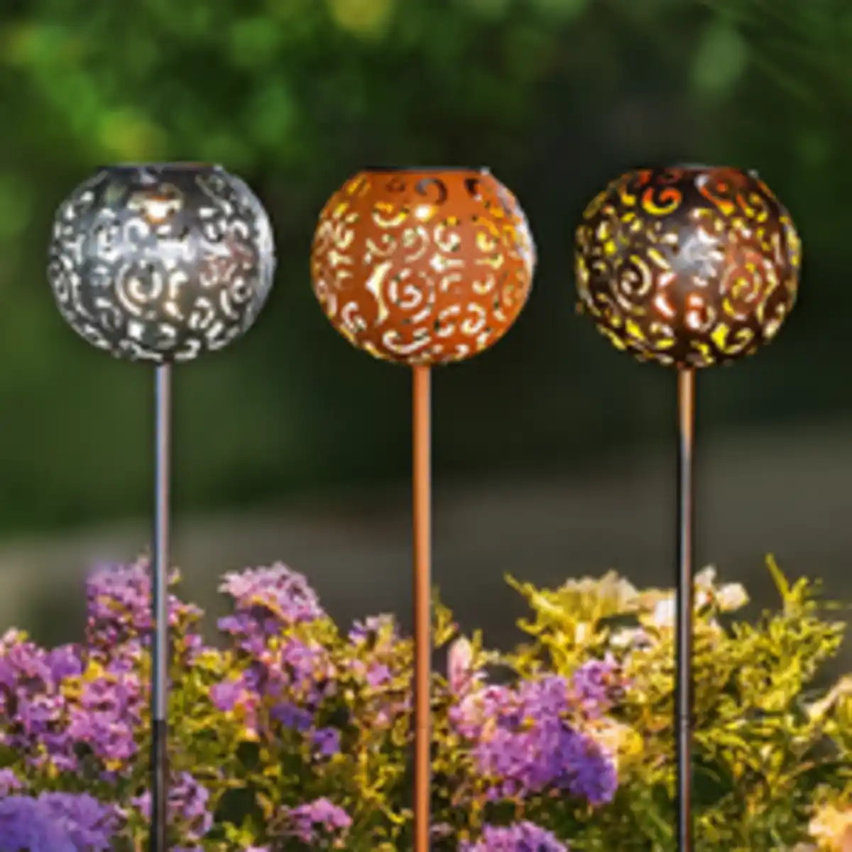 Bild 2 von LED-Solar-Gartenstecker aus Metall - Dunkelblau