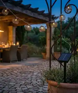 Solar-Lichterkette Gitterbälle, schwarz