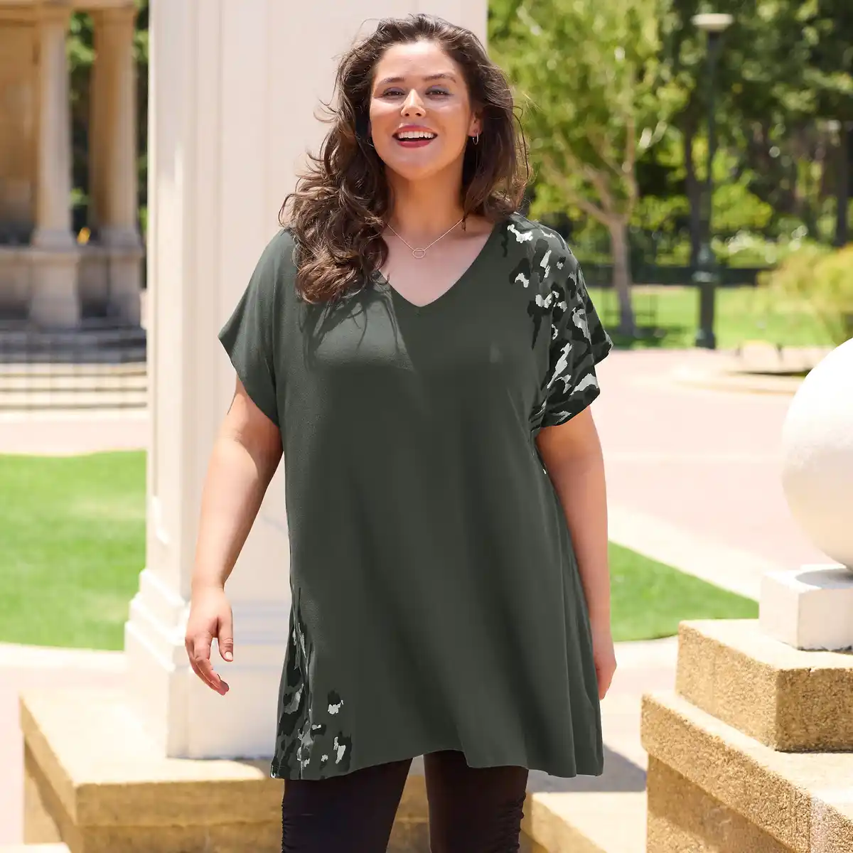 Bild 1 von Damen-T-Shirt mit hohem Viskose-Anteil, große Größen