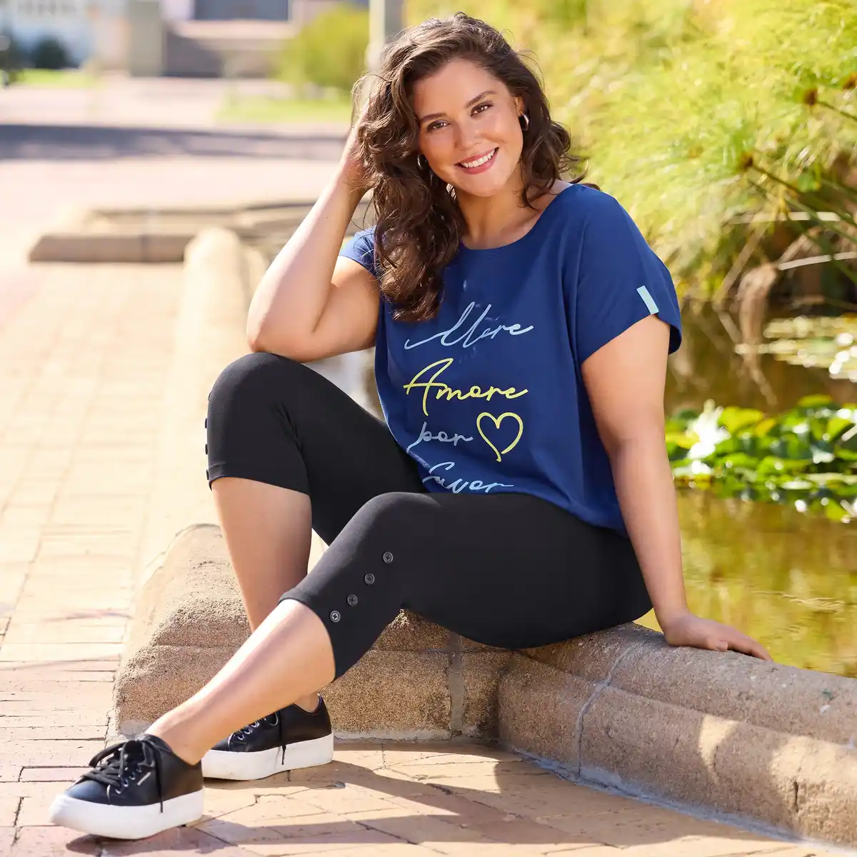 Bild 1 von Damen-Capri-Leggings mit Knöpfen, große Größen