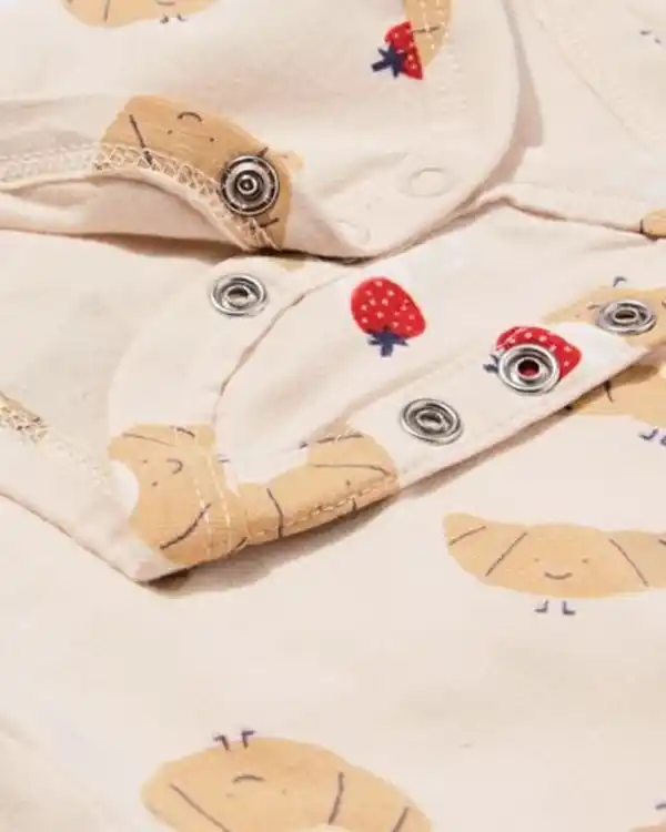 Bild 3 von Mitwachsender Newborn-Wickelstrampler ecru