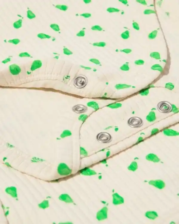 Bild 3 von Mitwachsender Baby-Strampler LENZING™ ECOVERO™, gerippt, Birnen beige