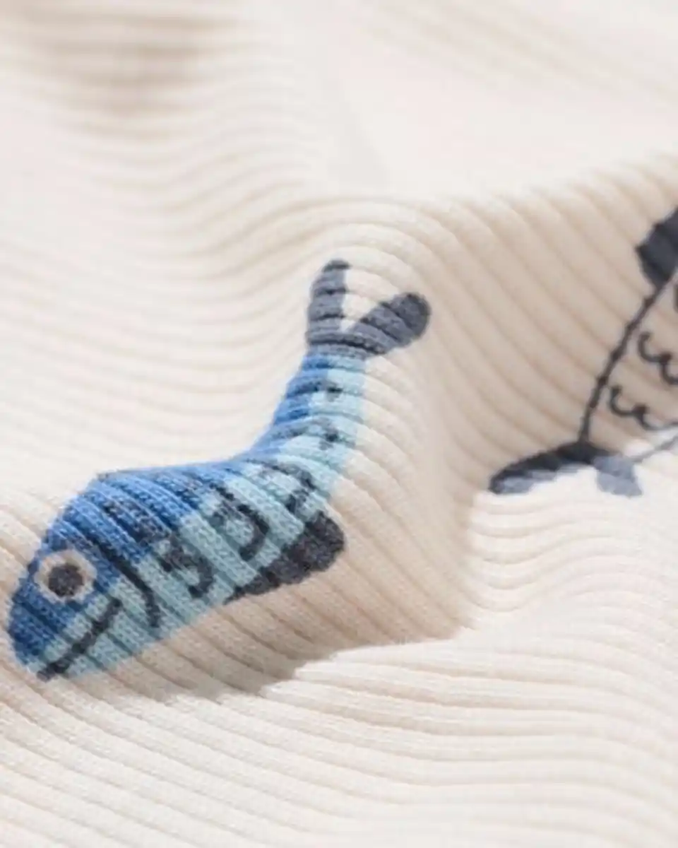 Bild 3 von Newborn Mitwachsender Wickelstrampler, gerippt, Fische ecru