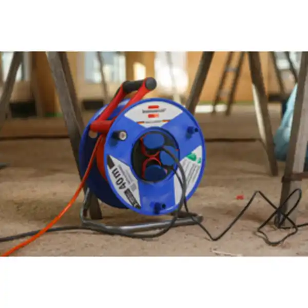 Bild 2 von brennenstuhl® Kabeltrommel »Garant AT-N05V3V3-F«, 3-fach Steckdose, IP 44, Länge: 40 m