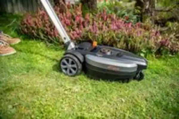 Bild 2 von Akku- Einhandrasenmäher Yardforce iFlex LM23