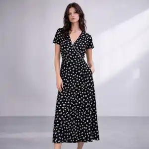 Damen-Kleid mit Rüschen