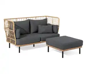 Komfortables Gartensofa mit hoher Rückenlehne
