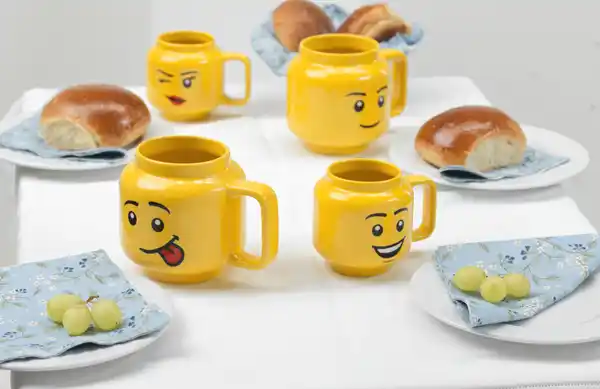 Bild 3 von LEGO Keramikbecher Small, Winking Girl