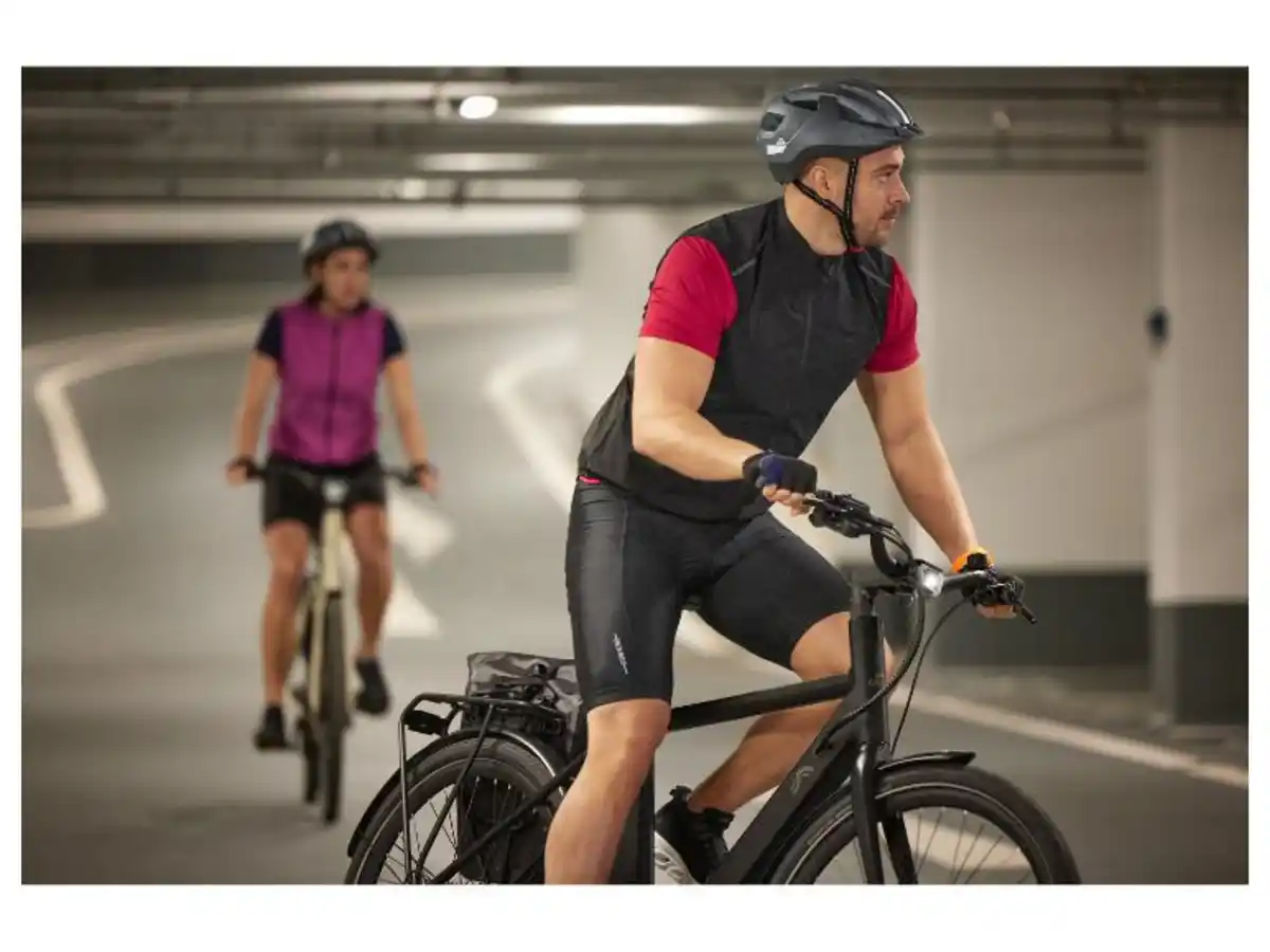 Bild 3 von CRIVIT Herren Funktionsweste, mit reflektierenden Deko-Elementen