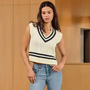 Damen-Pullunder mit Zopfstrickmuster