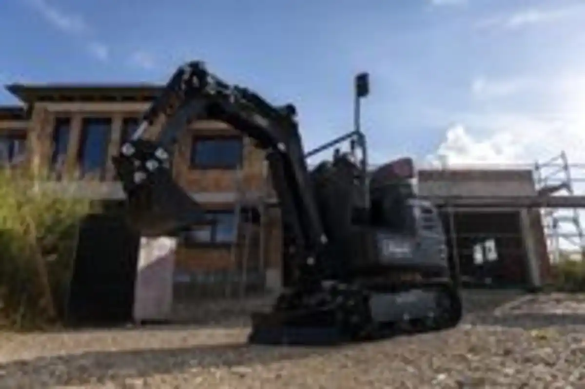 Bild 2 von Scheppach Mini-Bagger MIB800-BE Black Edition