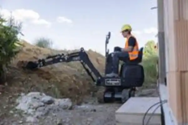 Bild 3 von Scheppach Mini-Bagger MIB800-BE Black Edition