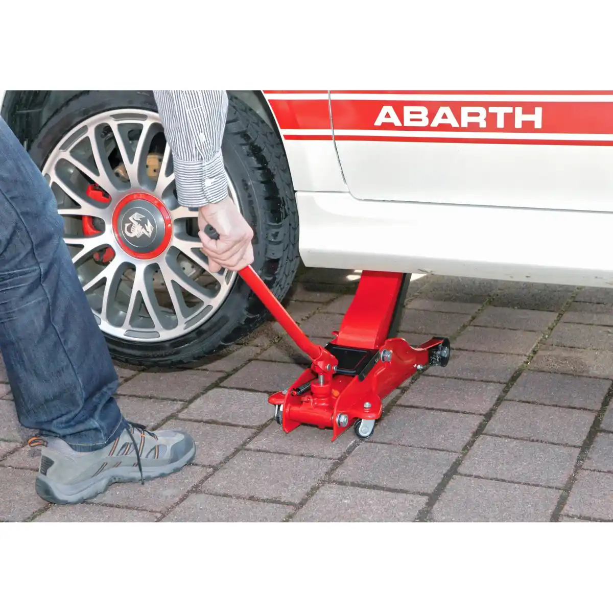 Bild 4 von Cartrend Rangierwagenheber lowered down 2 t