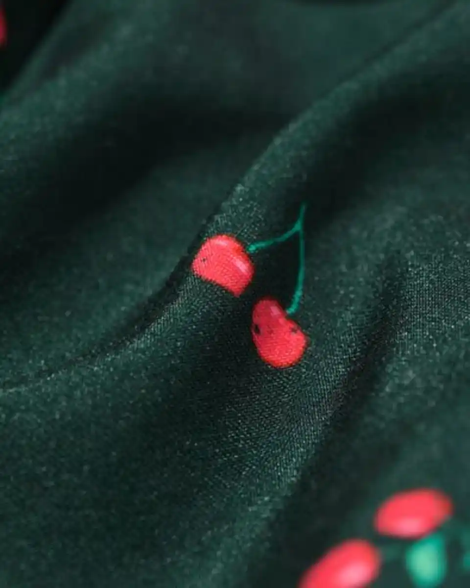 Bild 3 von Herren-Badehose Pieter, Kirschen dunkelgrün