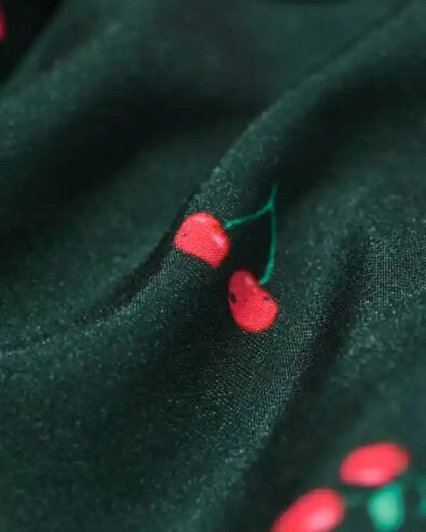 Bild 3 von Herren-Badehose Pieter, Kirschen dunkelgrün