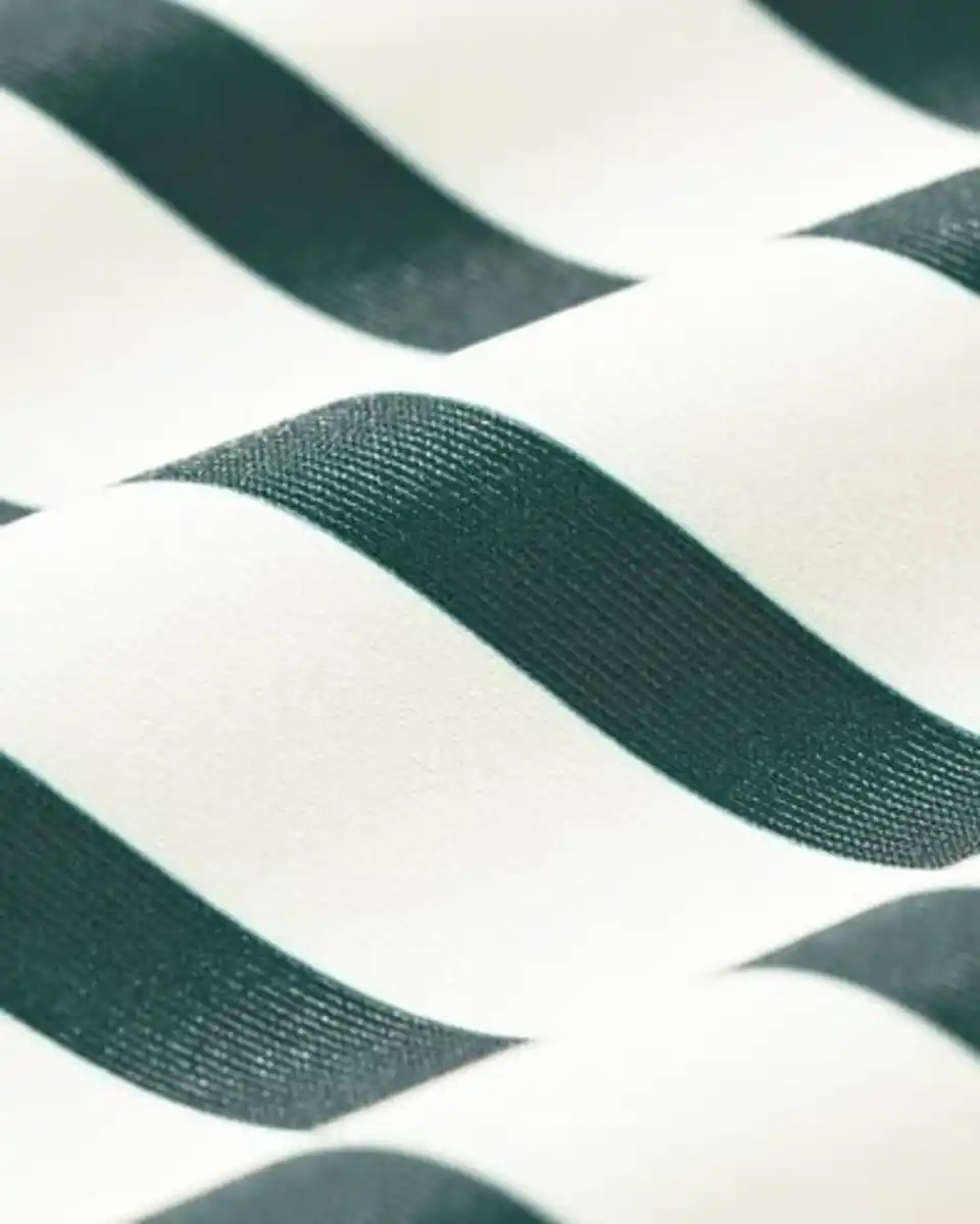 Bild 3 von Kinder-Schwimmshirt mit LSF 40+, gestreift grün