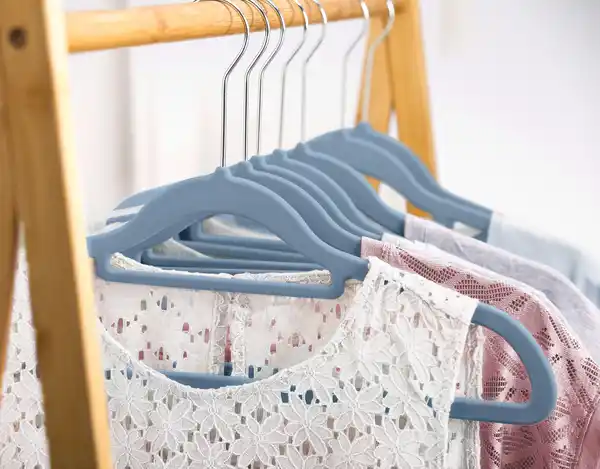 Bild 3 von IDEENWELT 10er Set Kleiderbügel beflockt hellblau