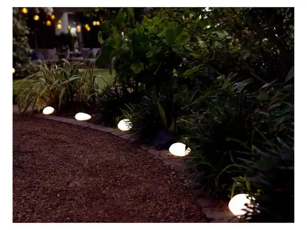 Bild 2 von LIVARNO home RGB Solar-Bodenlichterkette, mit Erdspieße