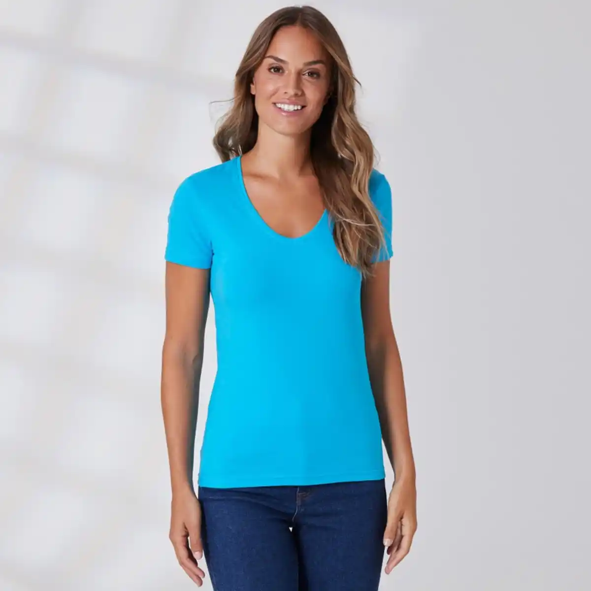 Bild 4 von Damen-T-Shirt mit V-Ausschnitt
