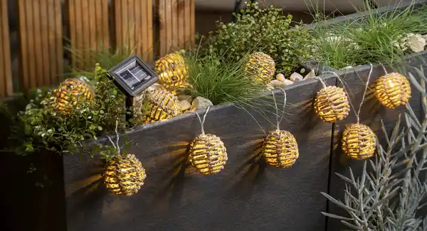 Bild 4 von DEKOWELT Solar-Lichterkette Rattanbälle