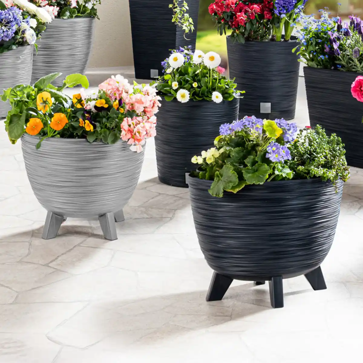 Bild 1 von Powertec Garden Blumentopf mit Standfüßen