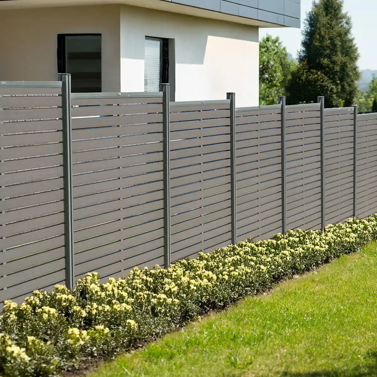 Bild 1 von HOME DELUXE  WPC Sichtschutzzaun ALIRA Dunkelgrau- 4 x Element + 6 x Pfosten