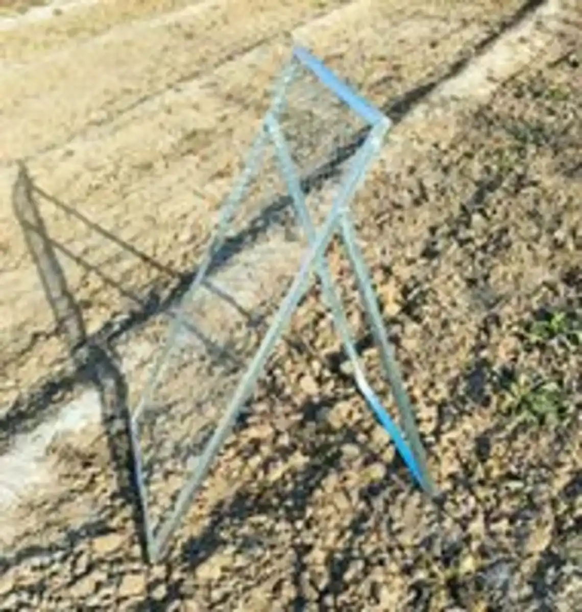 Bild 4 von Durchwurfsieb aus Stahl, ca. 115 x 57 cm