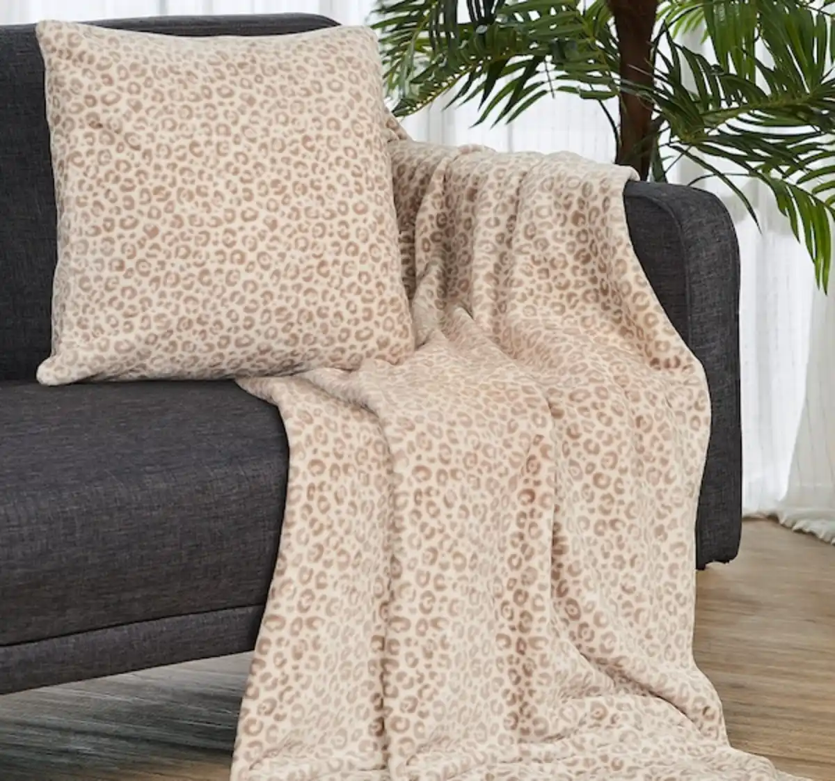 Bild 1 von HOME IDEAS Living Kuscheldecke oder Deko-Kissen*