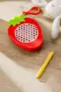 Bild 2 von IDEENWELT Mini-Magnetspiel Erdbeere