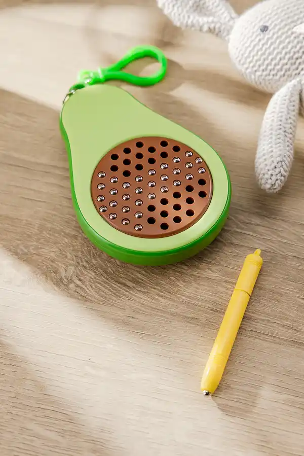 Bild 2 von IDEENWELT Mini-Magnetspiel Avocado