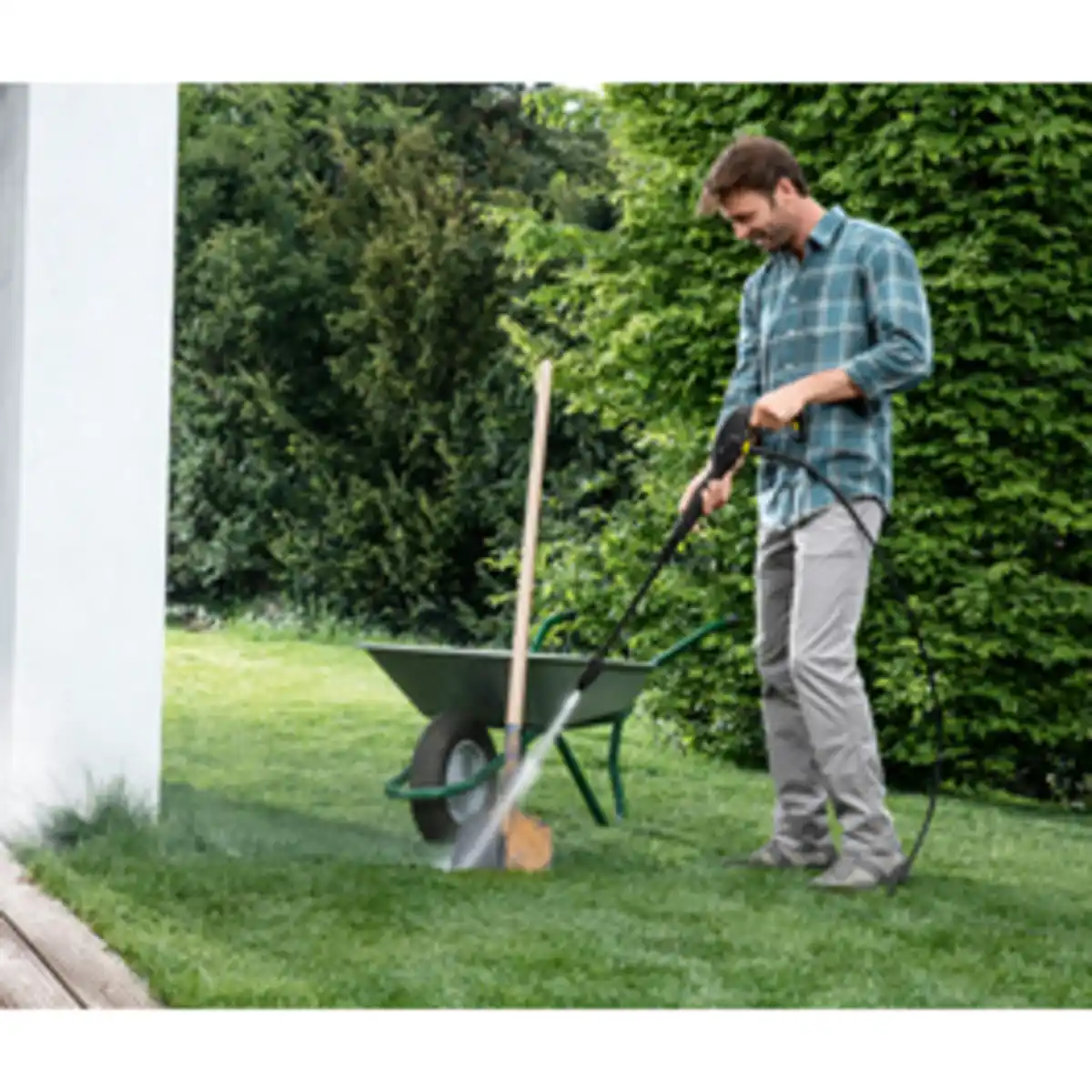 Bild 3 von KÄRCHER Hochdruckreiniger »K2 Universal Edition«, 110 bar (max.), geeignet für Reinigungsarbeiten im Garten