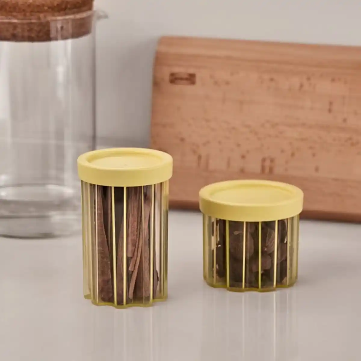 Bild 2 von SPJUTLILJA Dose mit Deckel 2er-Set, hellgelb
